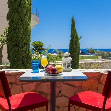Caravella Luxury Apartments Palaiochora Exterior photo